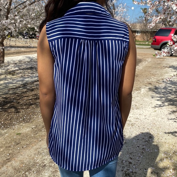 Striped Sleeveless Blouse - Picture 4 of 4